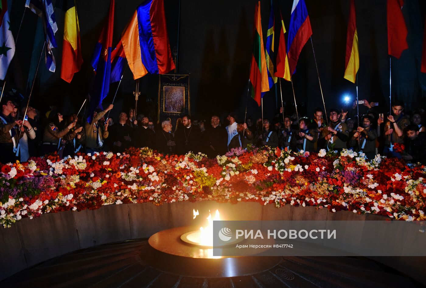 Факельное шествие в Ереване в честь Дня памяти жертв геноцида