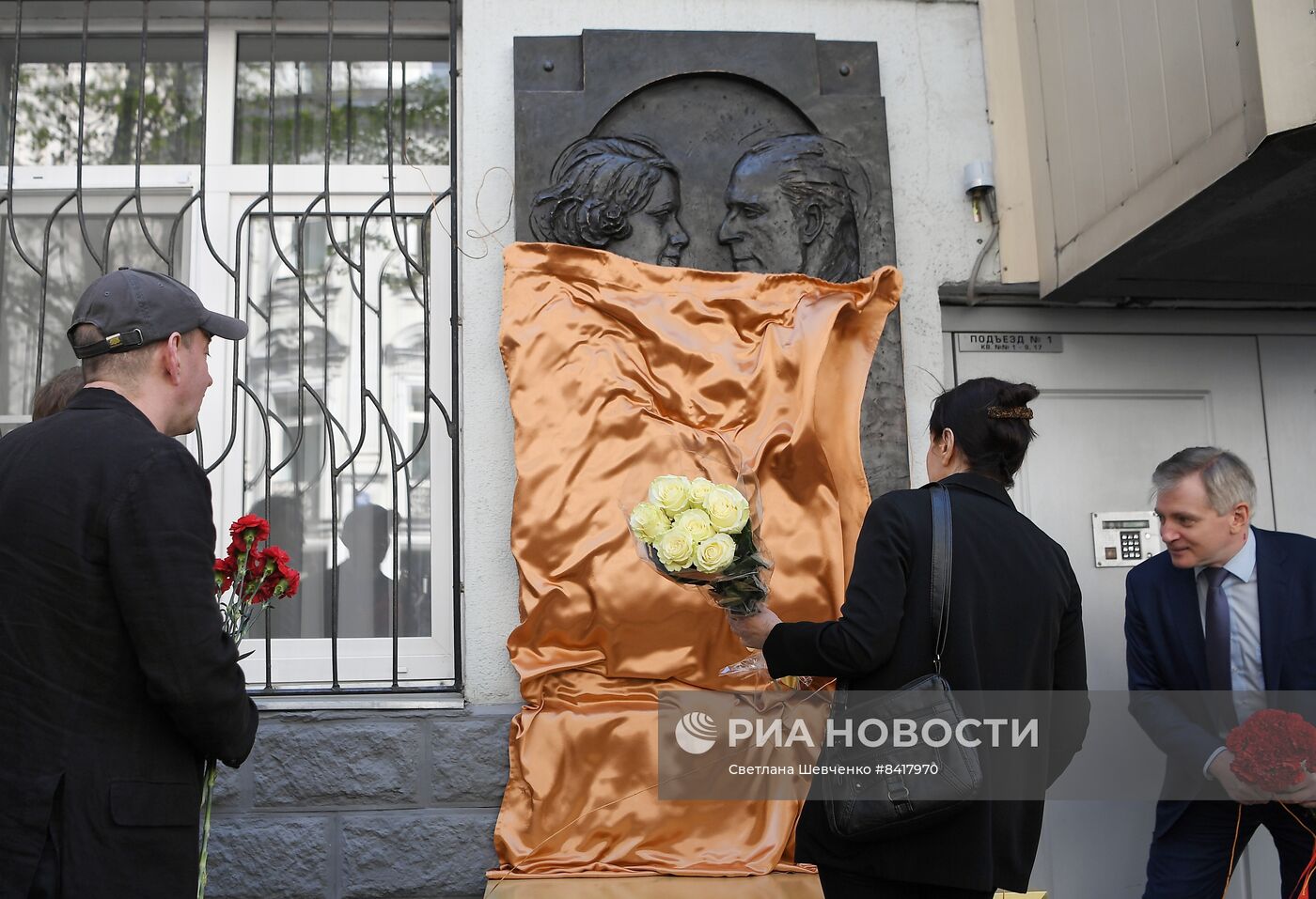 Открытие мемориальной доски в честь актеров театра и кино А.П. Кторова и В.Н. Поповой