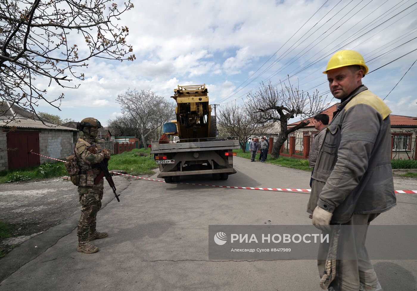 Последствия падения украинского БПЛА в Мариуполе