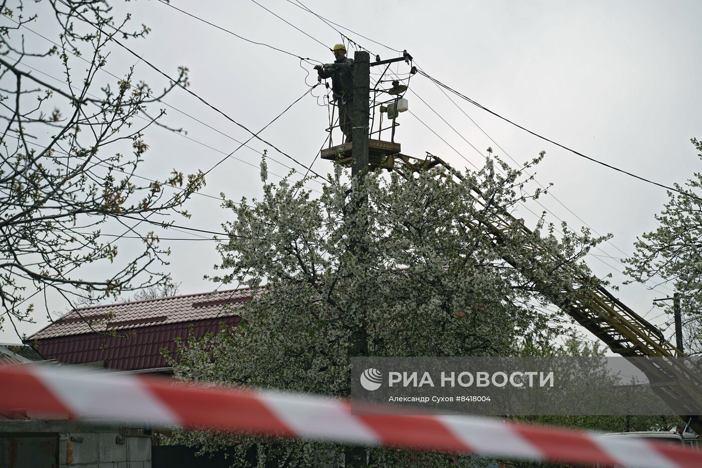 Последствия падения украинского БПЛА в Мариуполе