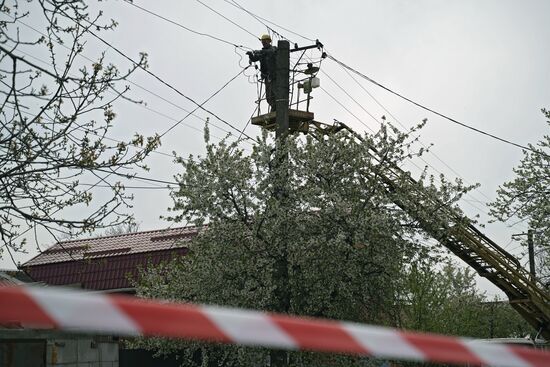 Последствия падения украинского БПЛА в Мариуполе