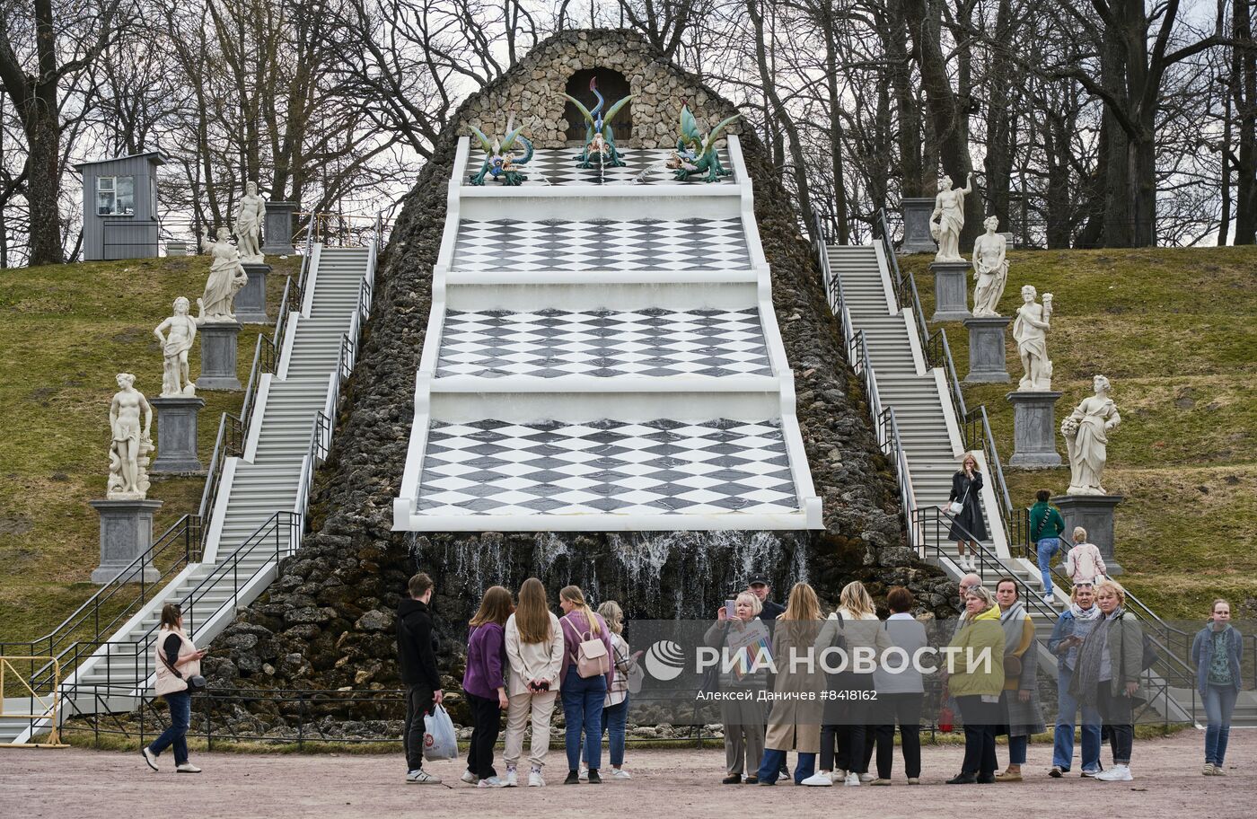 Сезон фонтанов в Петродворце