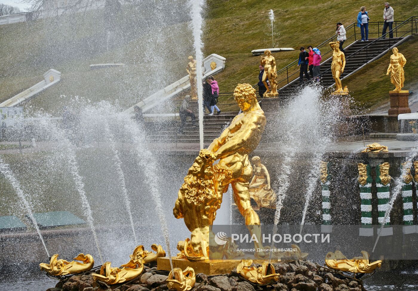 Петергоф фонтаны 2023. Открытие фонтанов в Петергофе в 2023. Петергоф когда включают фонтаны 2023.