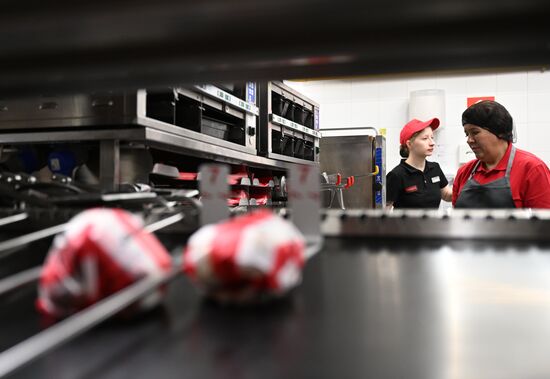 Открытие ресторана Rostic's в Москве 