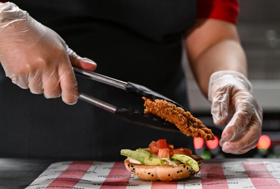 Открытие ресторана Rostic's в Москве 