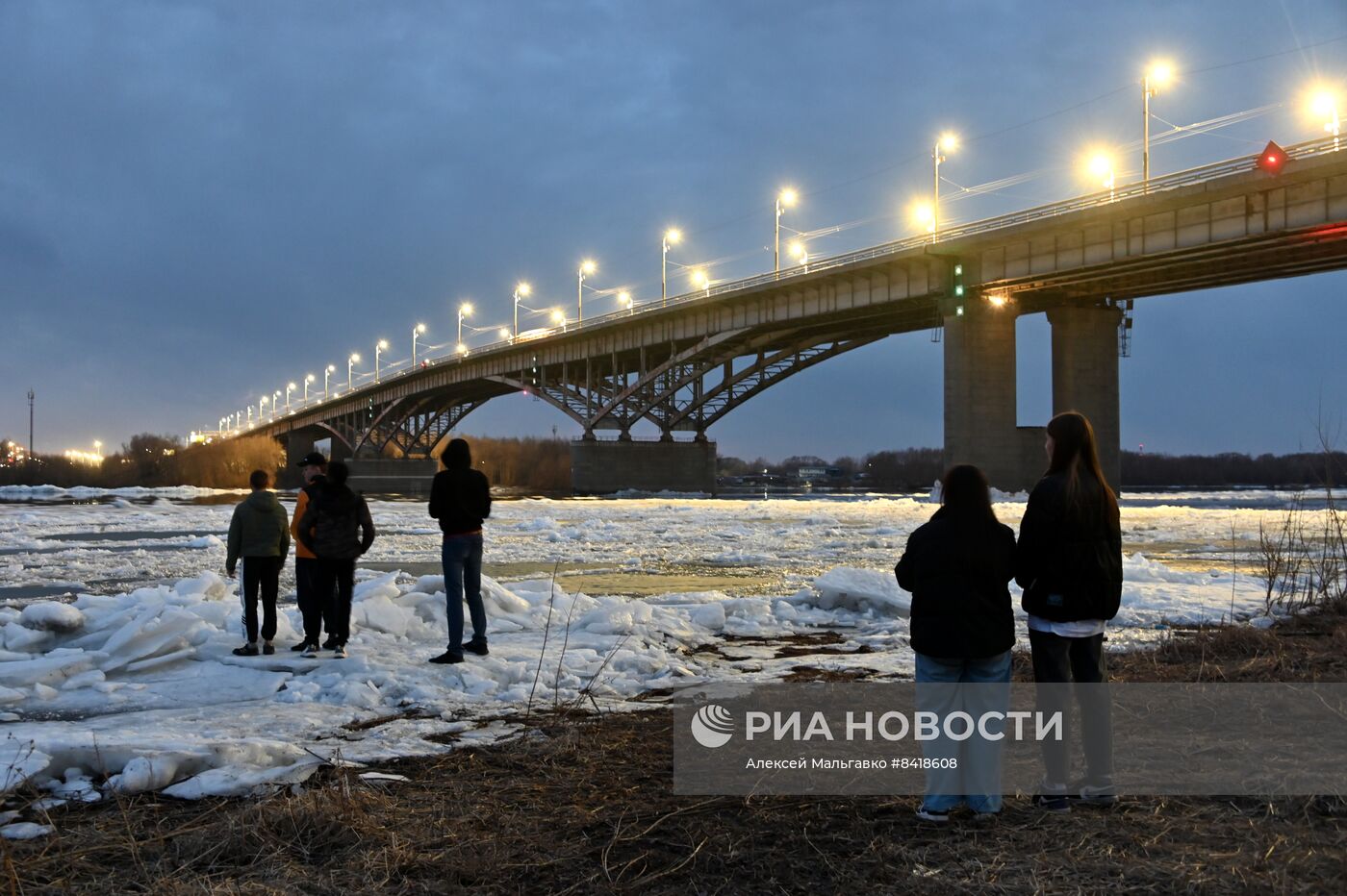 Таяние льда на Иртыше в Омске