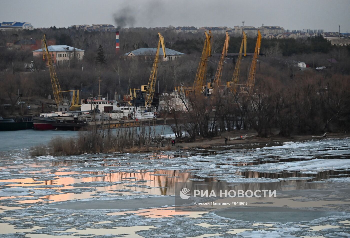 Таяние льда на Иртыше в Омске