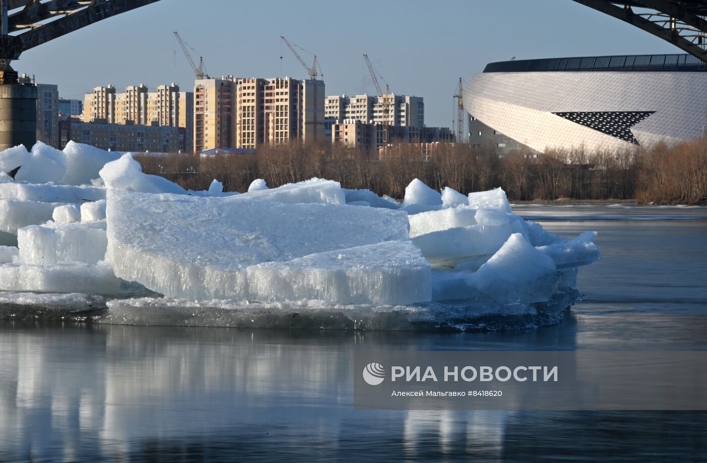 Таяние льда на Иртыше в Омске