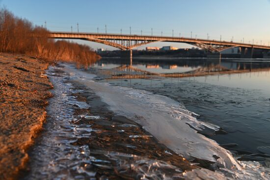 Таяние льда на Иртыше в Омске