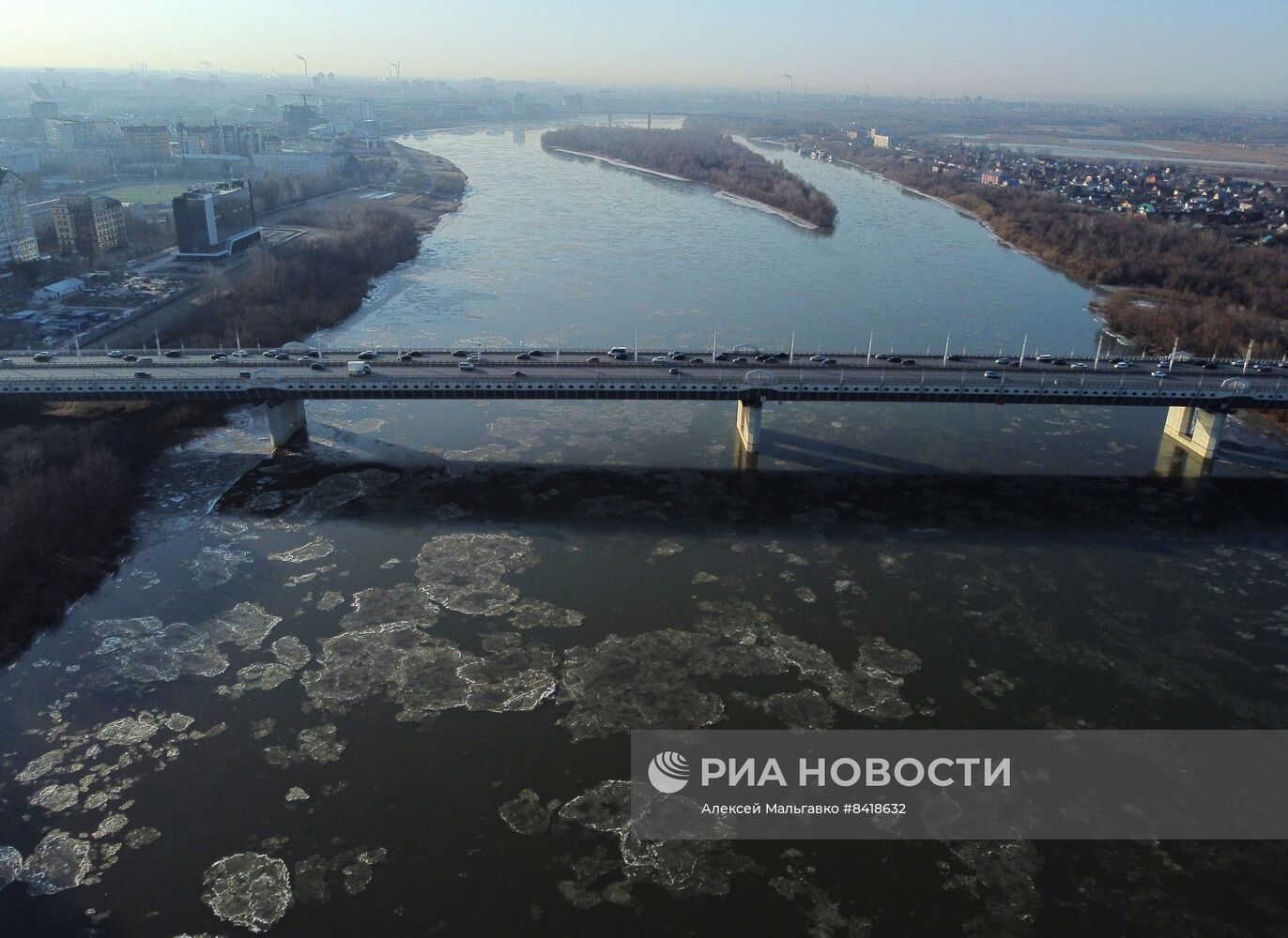 Таяние льда на Иртыше в Омске