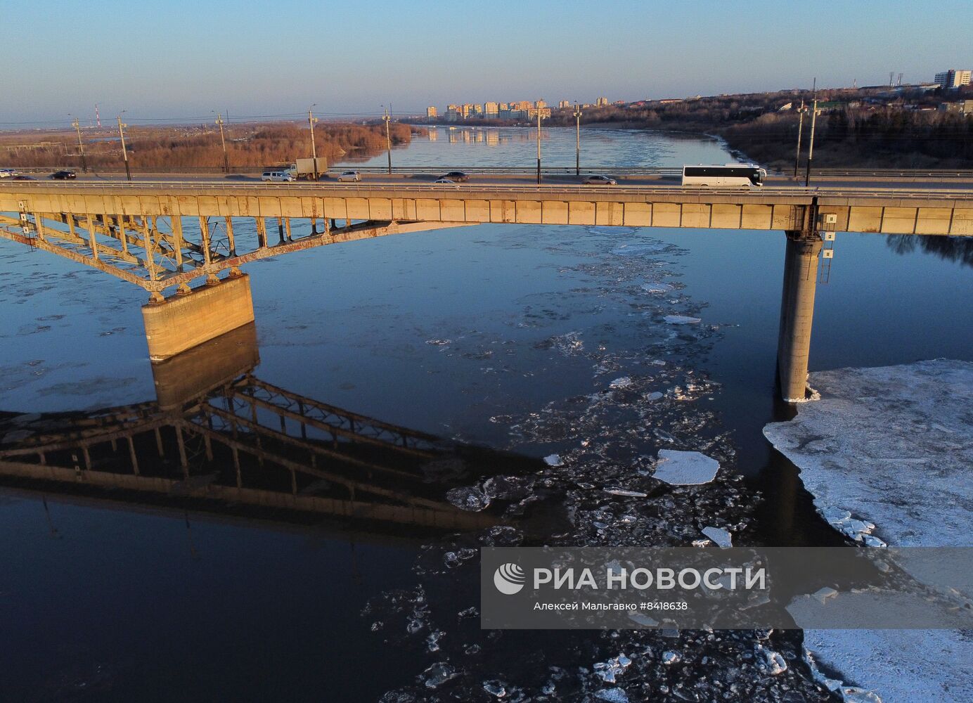 Таяние льда на Иртыше в Омске