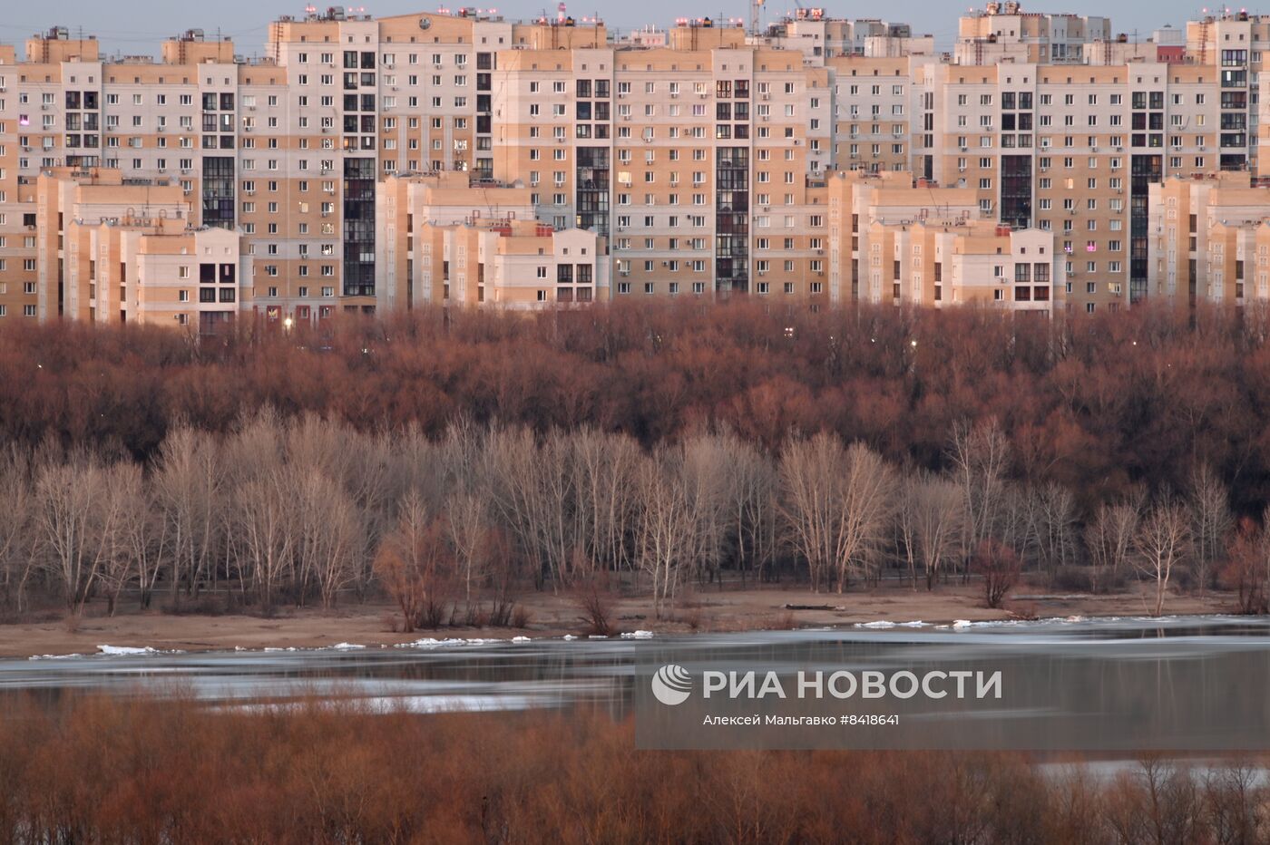 Таяние льда на Иртыше в Омске