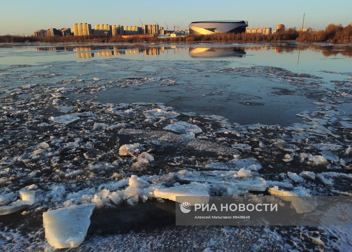 Таяние льда на Иртыше в Омске