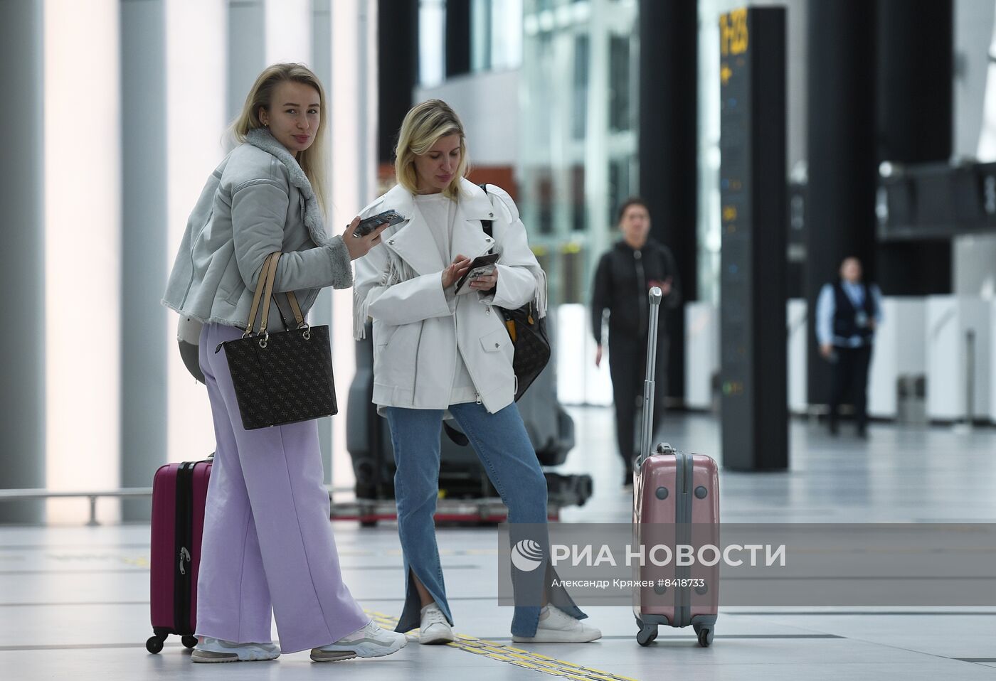 Работа нового терминала аэропорта Толмачево в Новосибирске