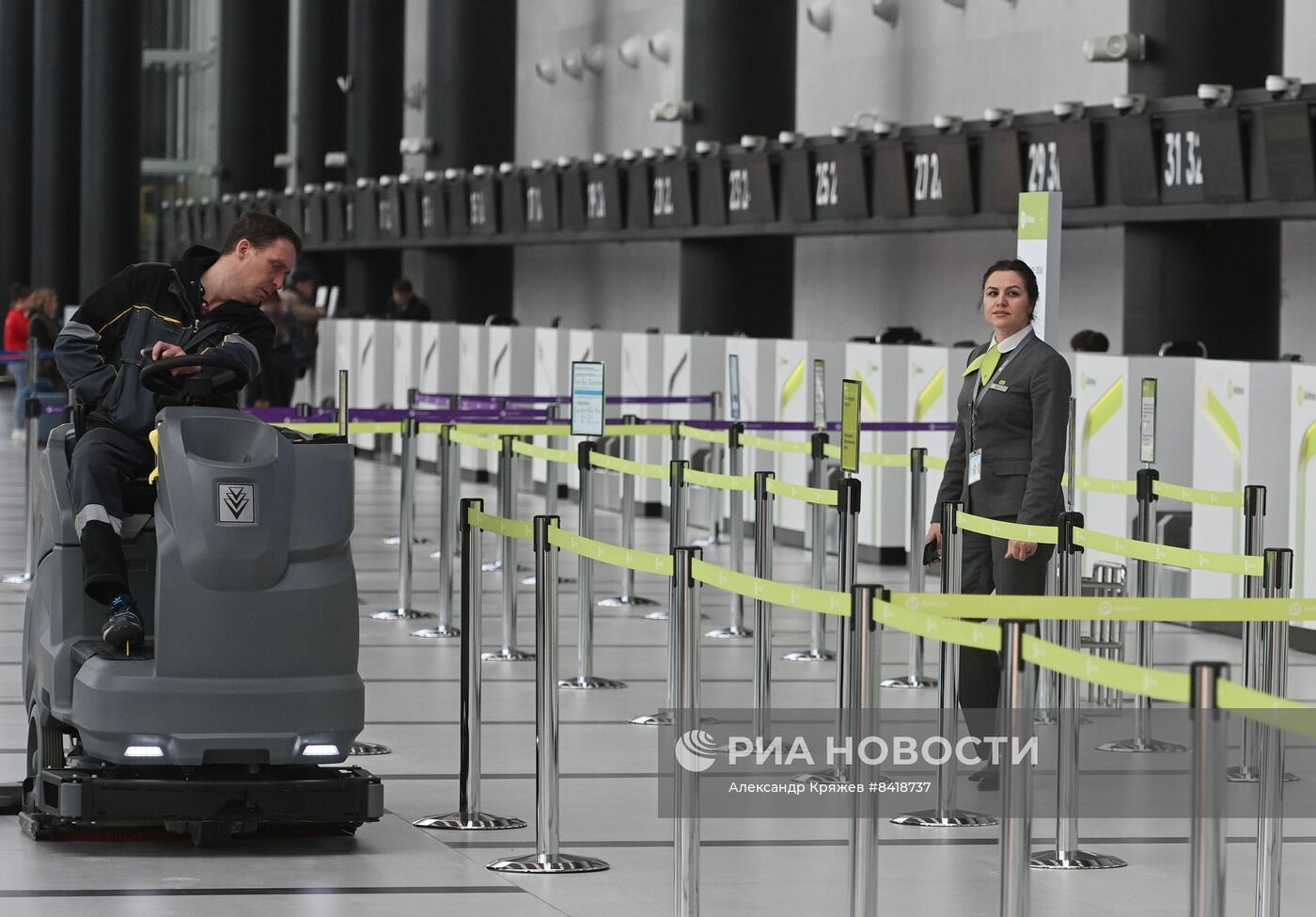 Работа нового терминала аэропорта Толмачево в Новосибирске