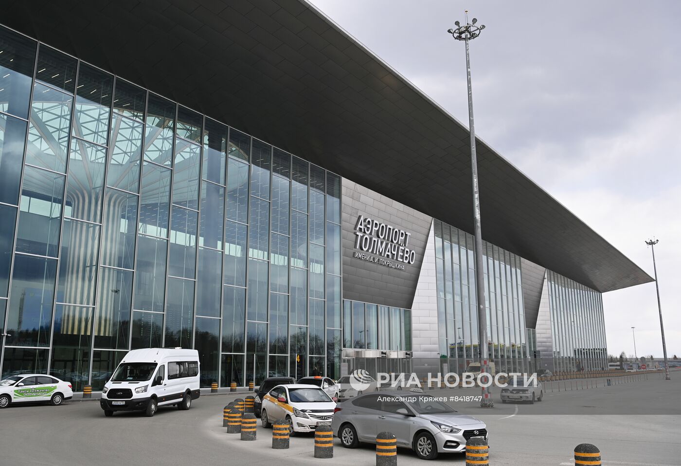 Работа нового терминала аэропорта Толмачево в Новосибирске