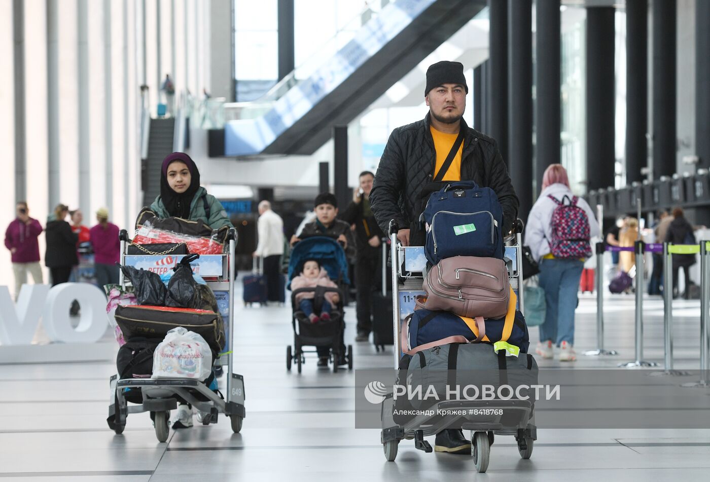 Работа нового терминала аэропорта Толмачево в Новосибирске