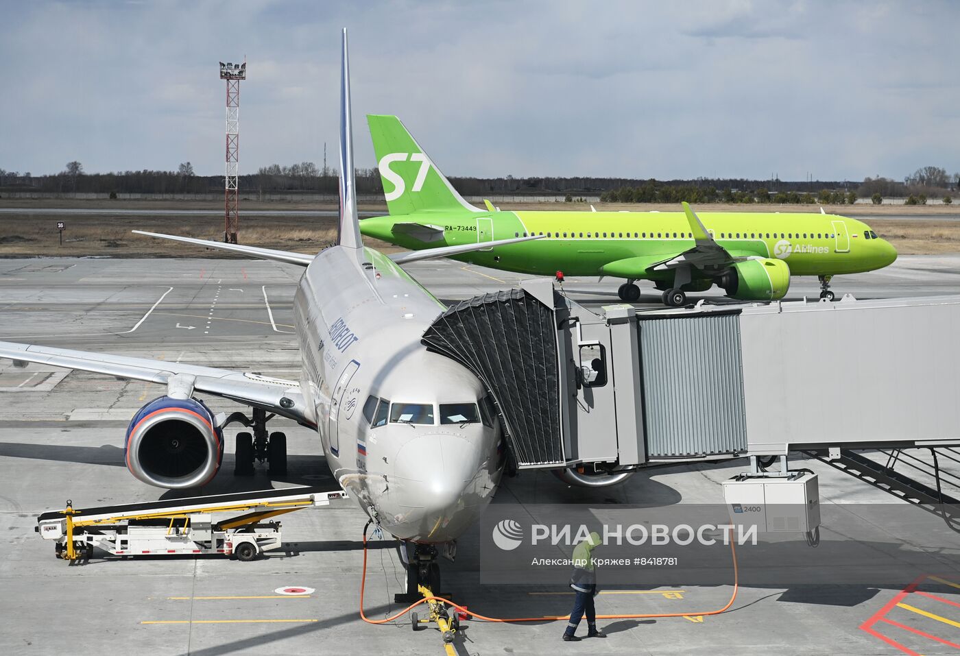 Работа нового терминала аэропорта Толмачево в Новосибирске