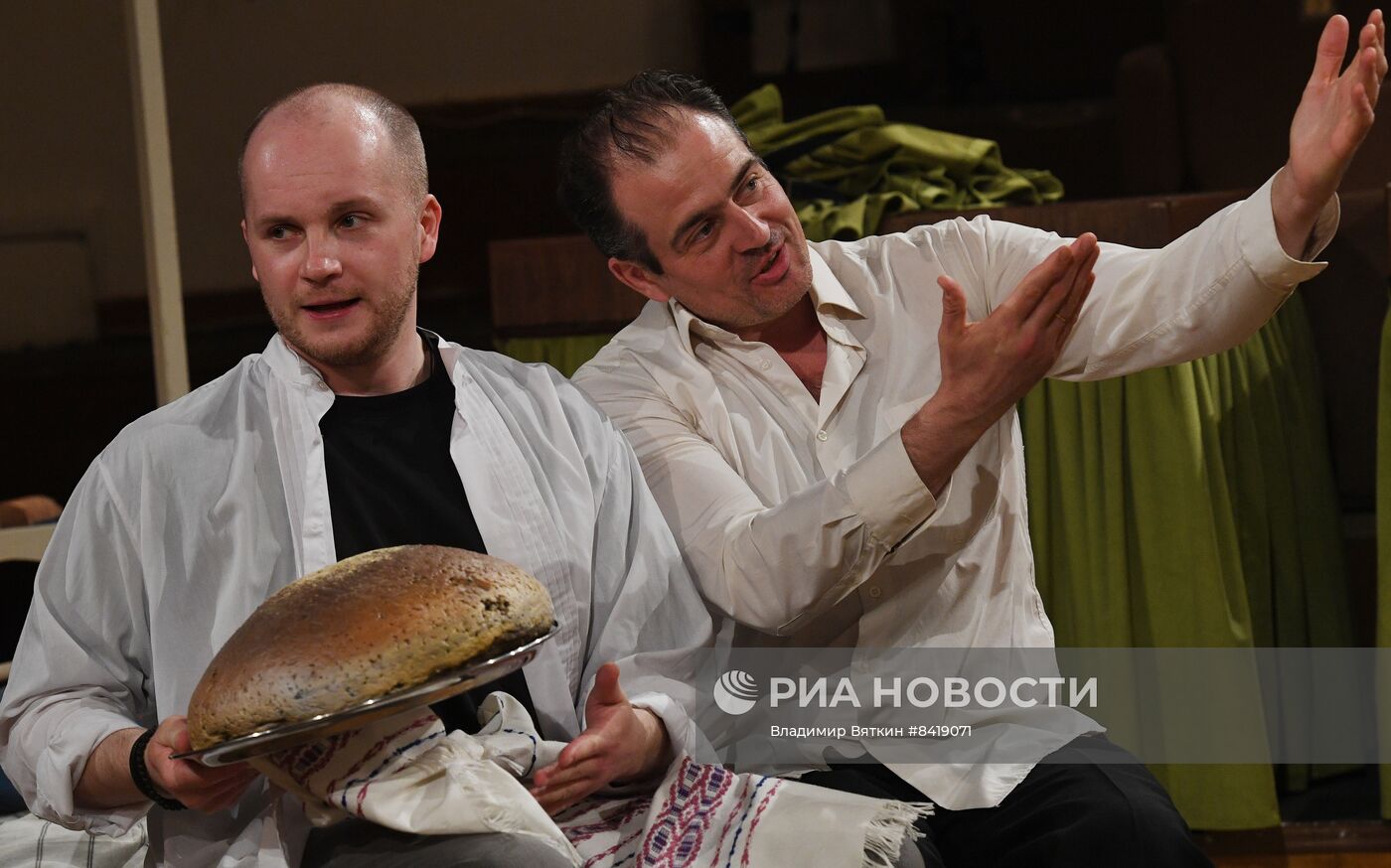 Спектакль "Ревизор" в театре "Сфера"