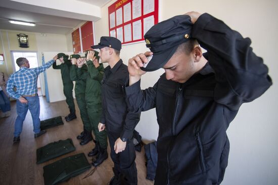 Отправка призывников из Крыма на службу в ВС РФ