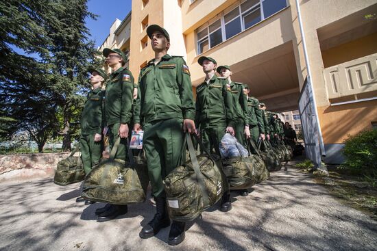 Отправка призывников из Крыма на службу в ВС РФ
