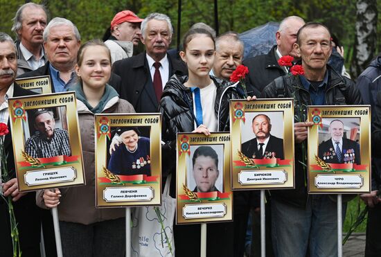 Возложение цветов к памятнику "Жертвам Чернобыля" в Минске