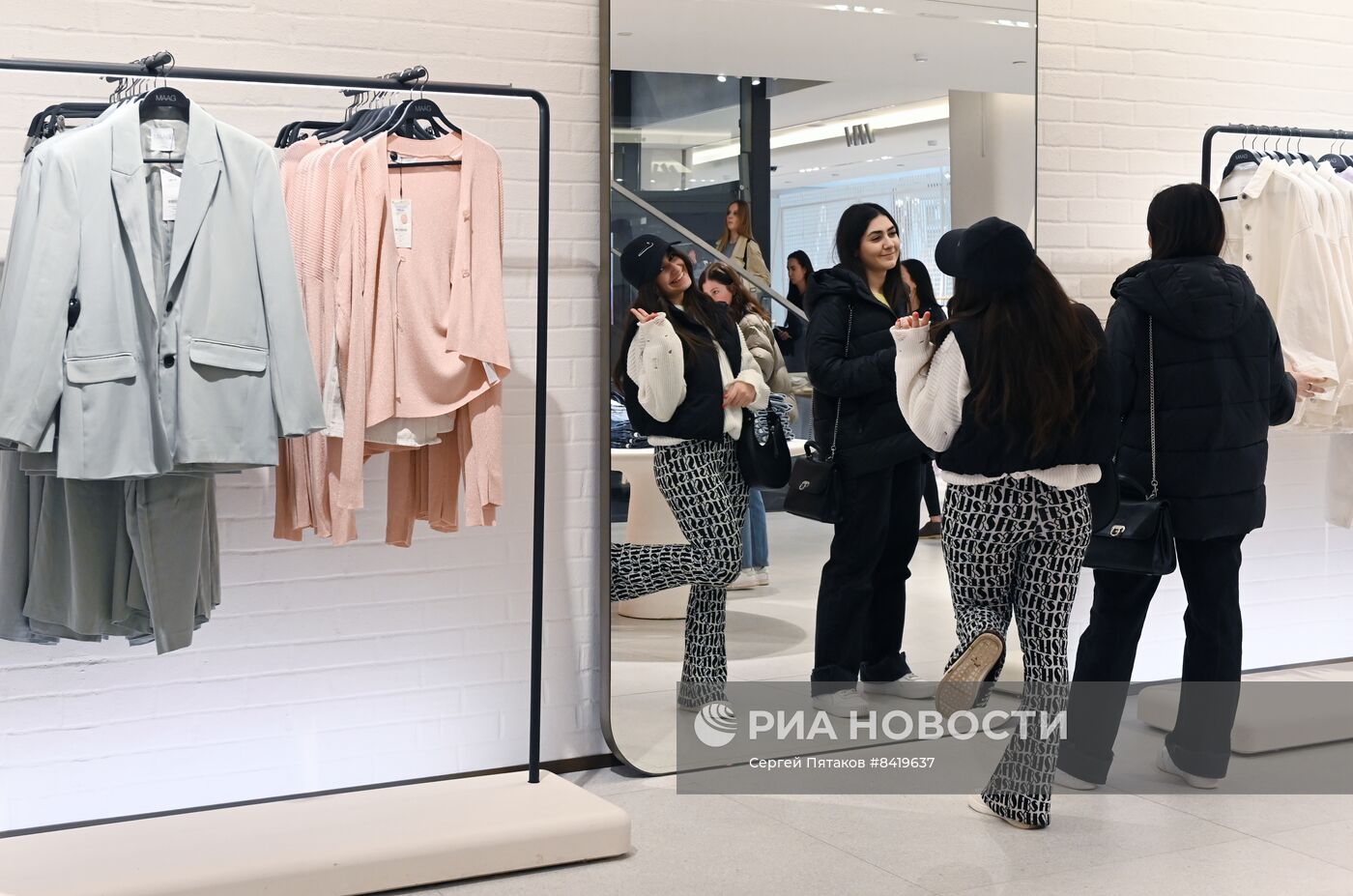 Бывшие магазины Zara открылись под брендом Maag в Москве