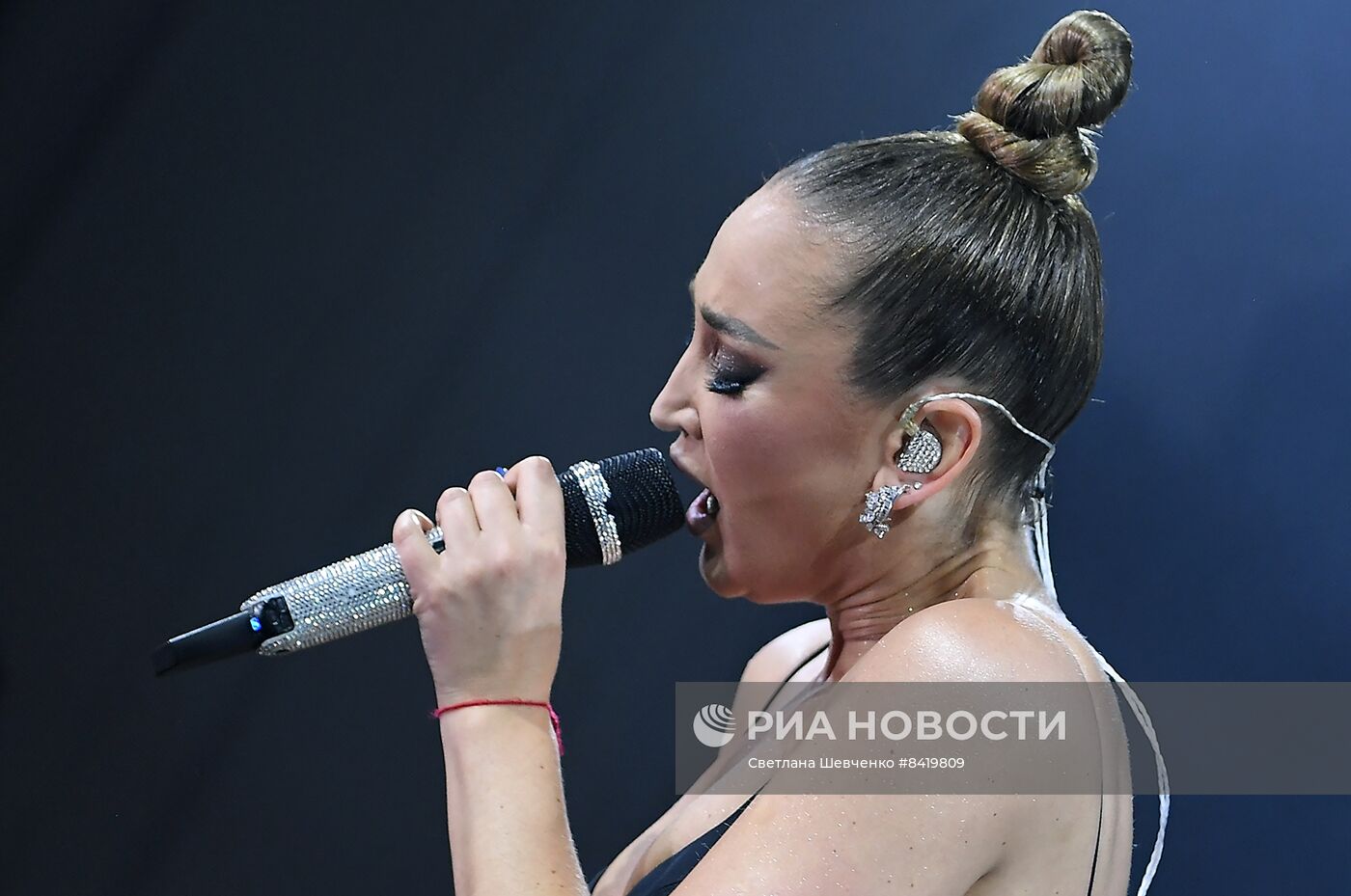 Презентация клипа О. Бузовой "Верни"