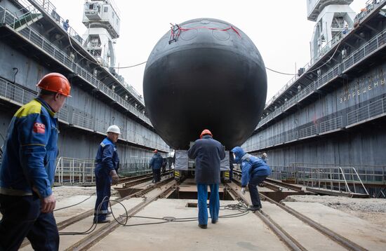 Спуск на воду подводной лодки "Можайск" в Санкт-Петербурге