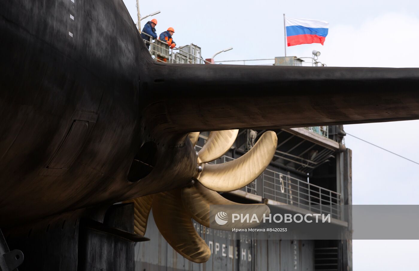 Спуск на воду подводной лодки "Можайск" в Санкт-Петербурге