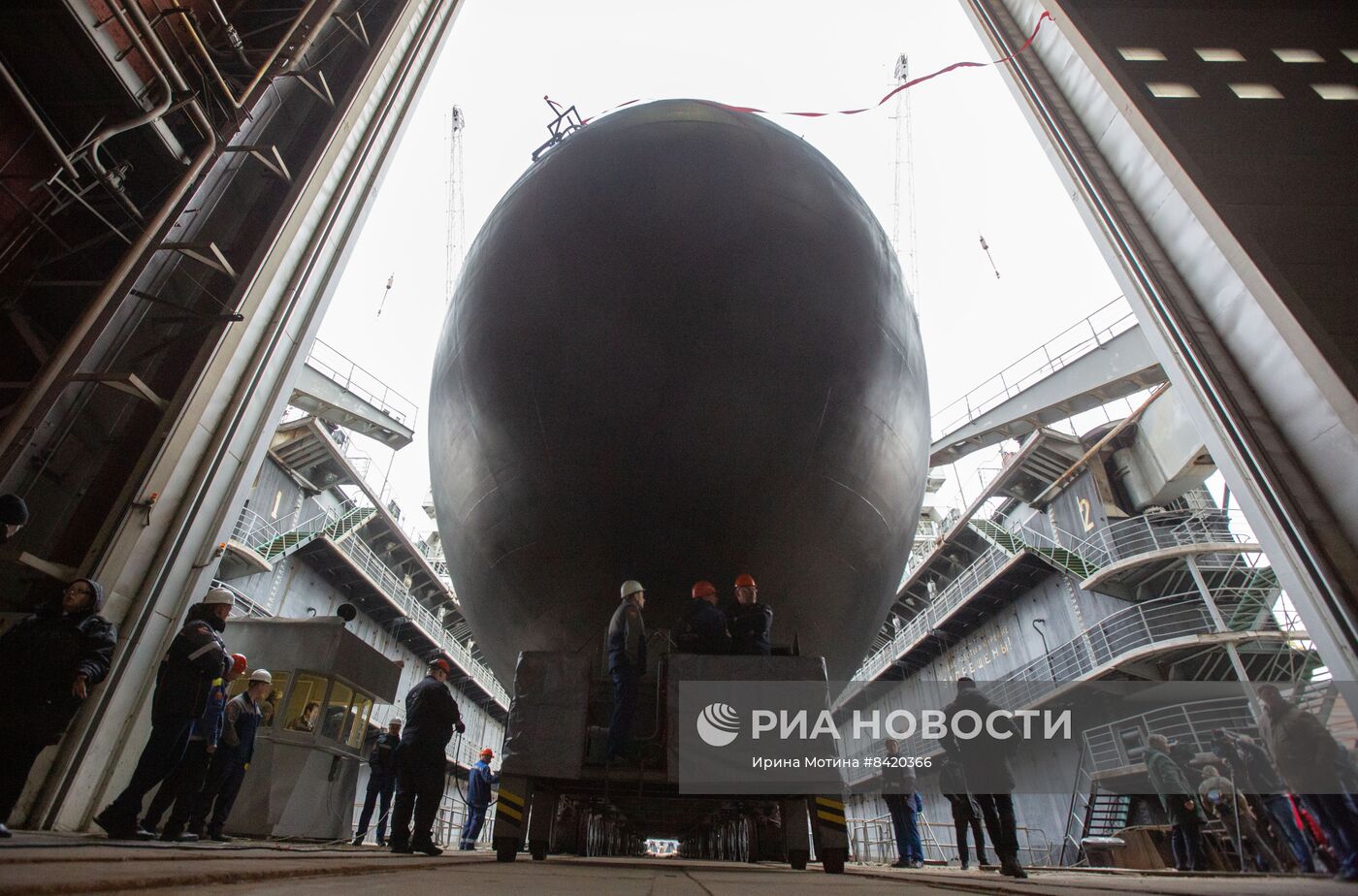 Спуск на воду подводной лодки "Можайск" в Санкт-Петербурге