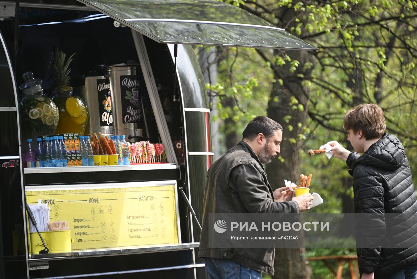 Фестиваль фудтраков в Сокольниках