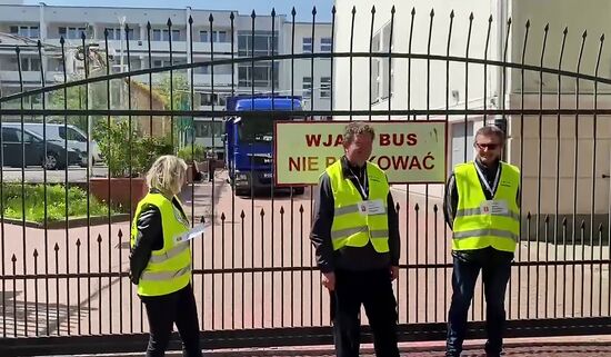 Вторжение польских властей на территорию школы при посольстве РФ в Варшаве