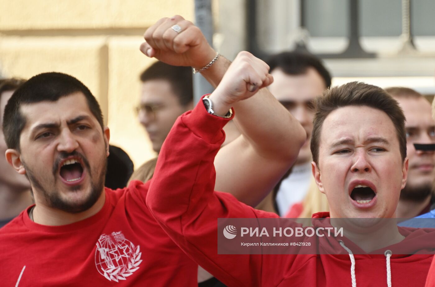 Акция протеста в Москве против вторжения польских властей на территорию российской школы