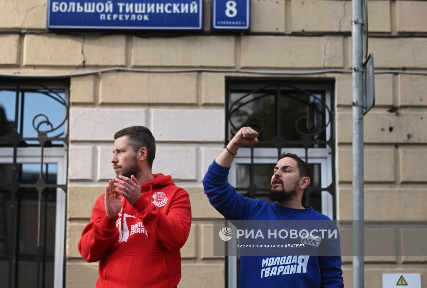 Акция протеста в Москве против вторжения польских властей на территорию российской школы