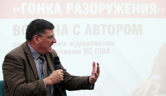 Экс-разведчик ВС США С. Риттер представил свою книгу в Новосибирске 