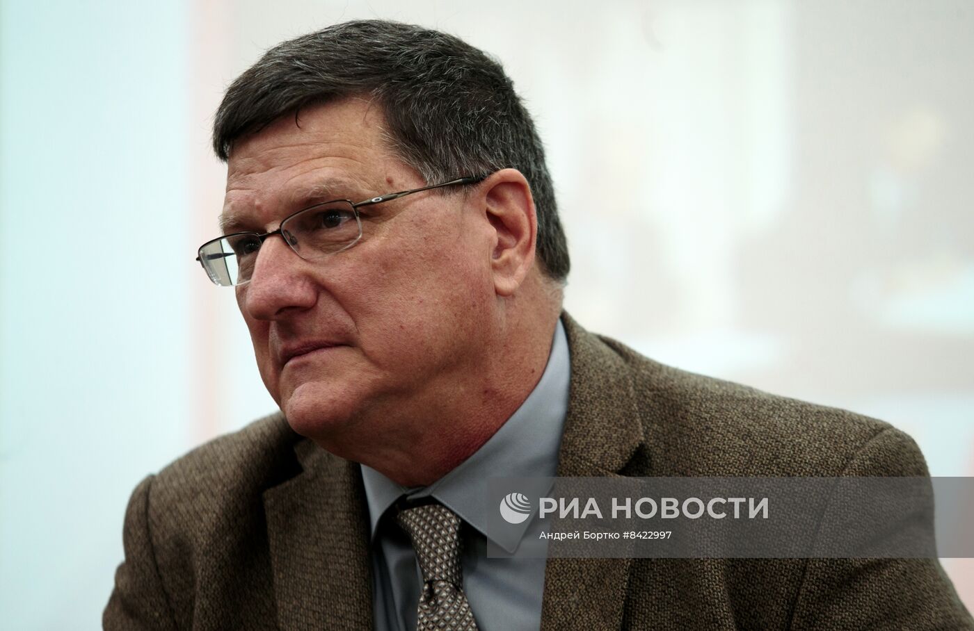 Экс-разведчик ВС США С. Риттер представил свою книгу в Новосибирске 