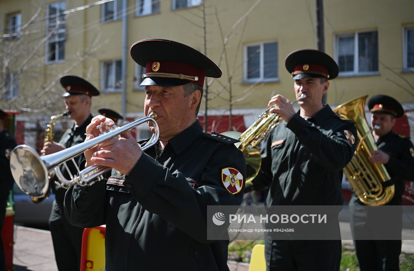 Поздравление ветеранов ВОВ с наступающим Днем Победы