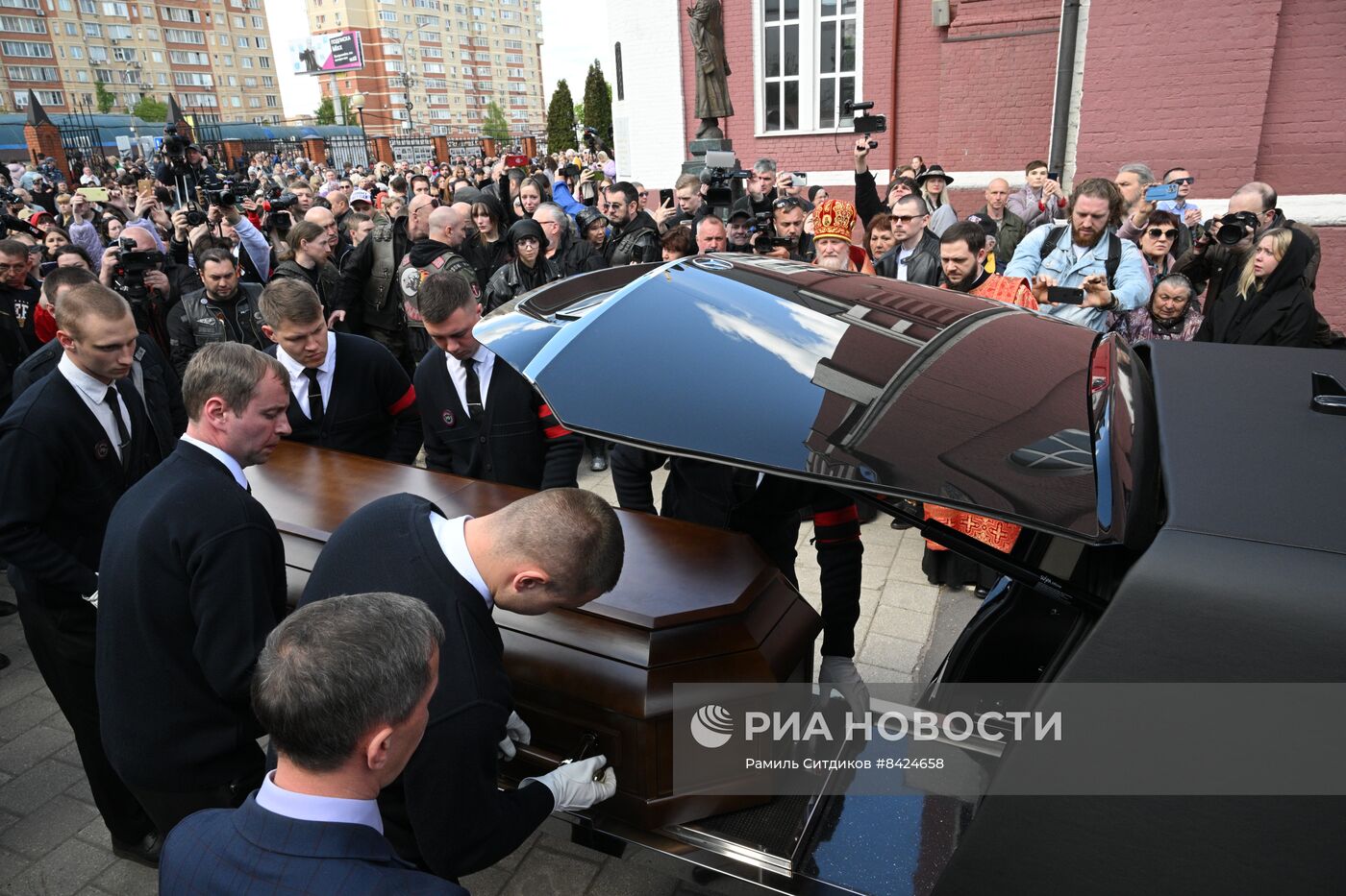 Прощание с модельером Вячеславом Зайцевым