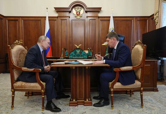 Президент РФ В. Путин встретился с министром экономического развития РФ М. Решетниковым
