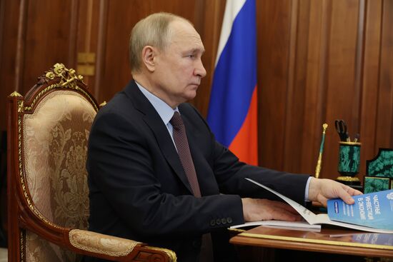 Президент РФ В. Путин встретился с министром экономического развития РФ М. Решетниковым