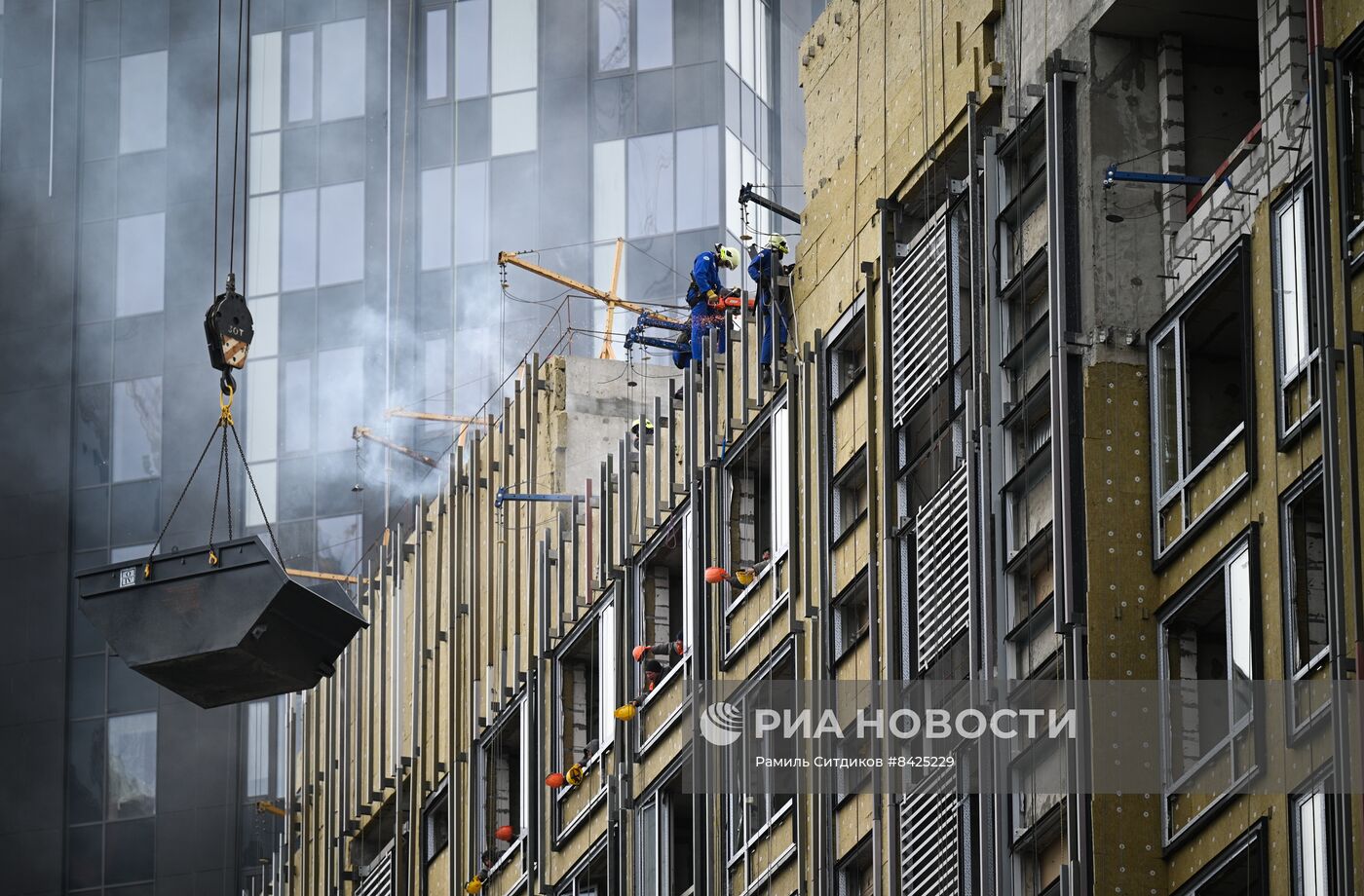 Учения по ликвидации возгорания в высотном здании