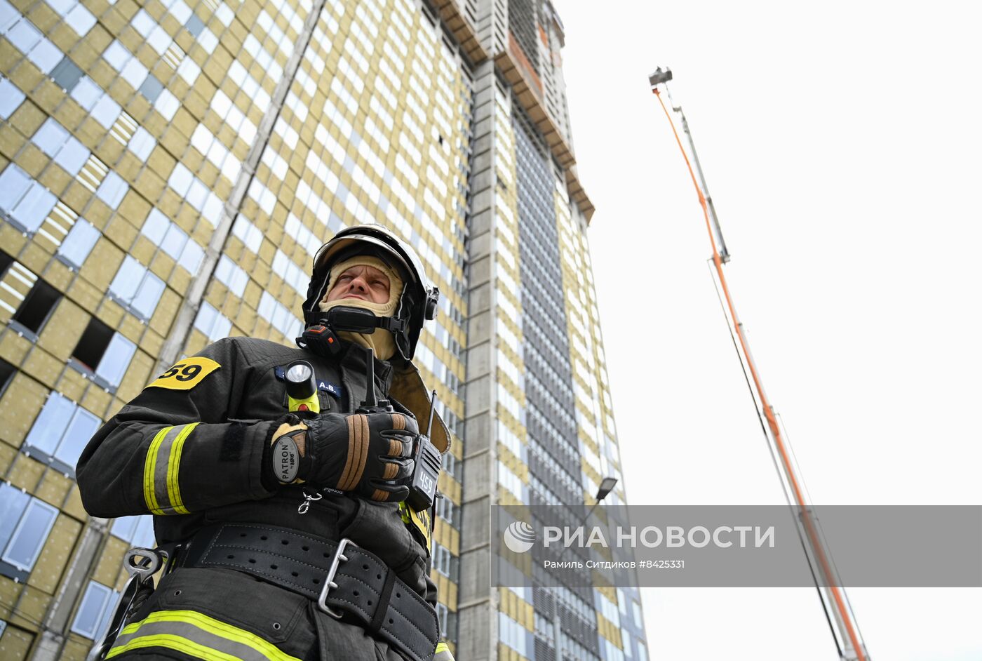 Учения по ликвидации возгорания в высотном здании