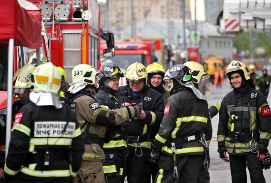 Учения по ликвидации возгорания в высотном здании