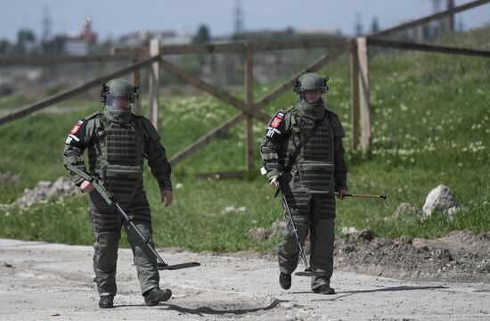 Восстановленный после подрыва мост между Мелитополем и пригородами в Запорожской области