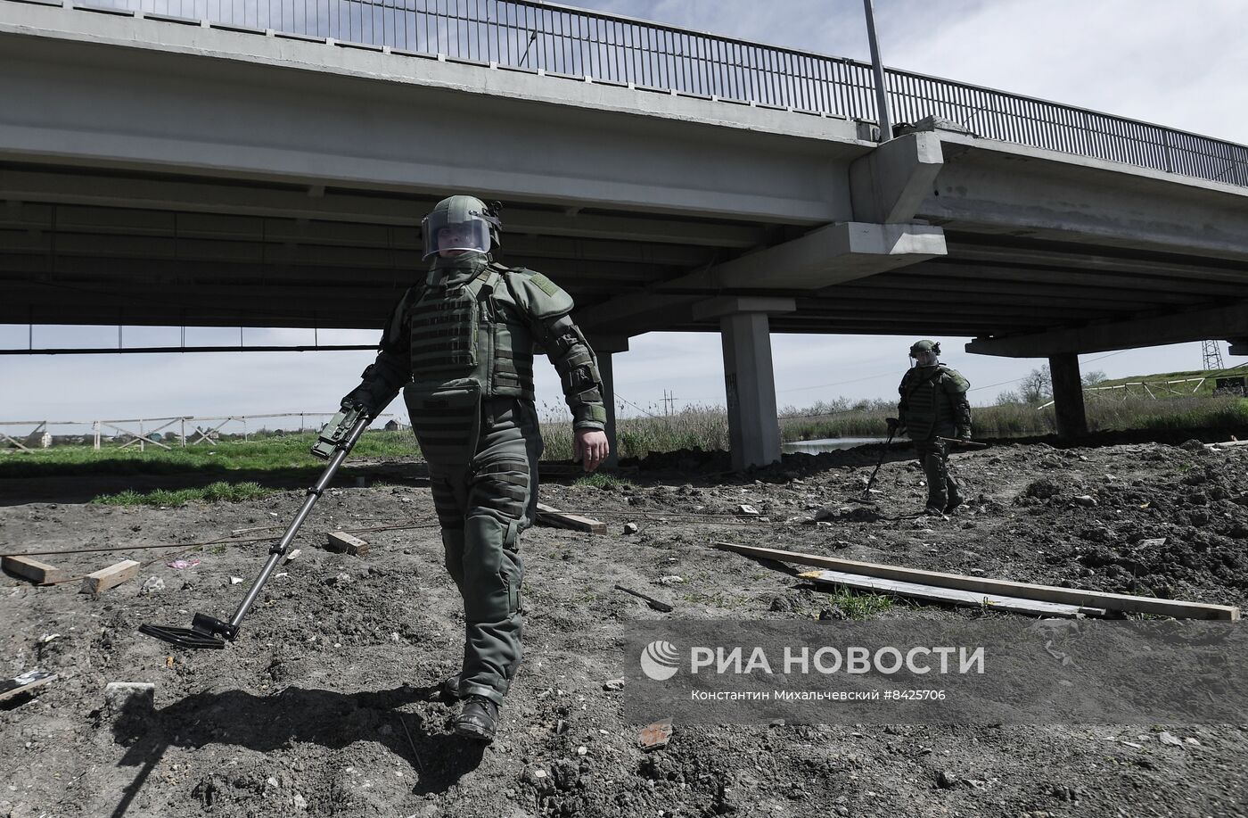 Восстановленный после подрыва мост между Мелитополем и пригородами в Запорожской области