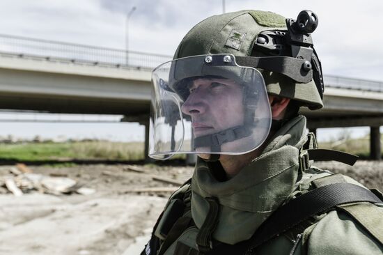 Восстановленный после подрыва мост между Мелитополем и пригородами в Запорожской области