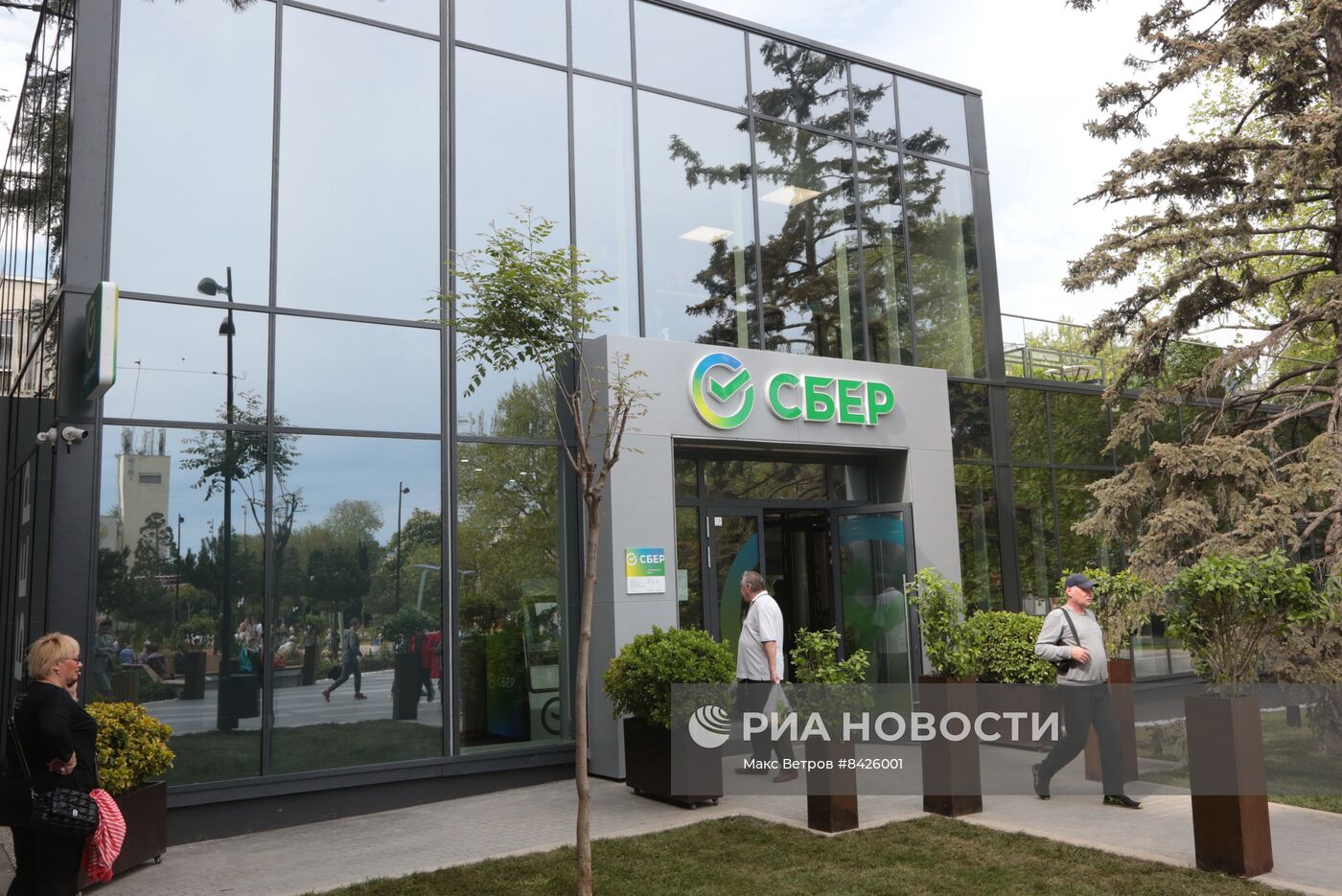 Первое в Крыму отделение Сбербанка открылось в Ялте