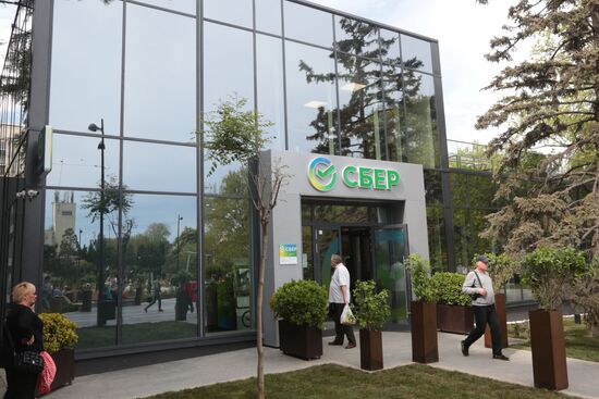 Первое в Крыму отделение Сбербанка открылось в Ялте