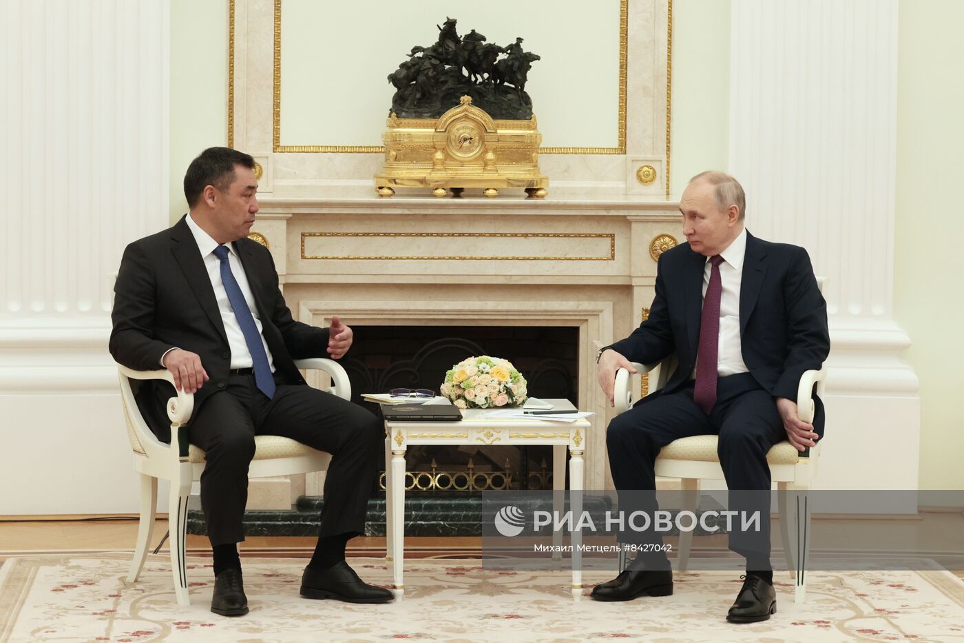 Президент РФ В. Путин встретился с президентом Киргизии С. Жапаровым